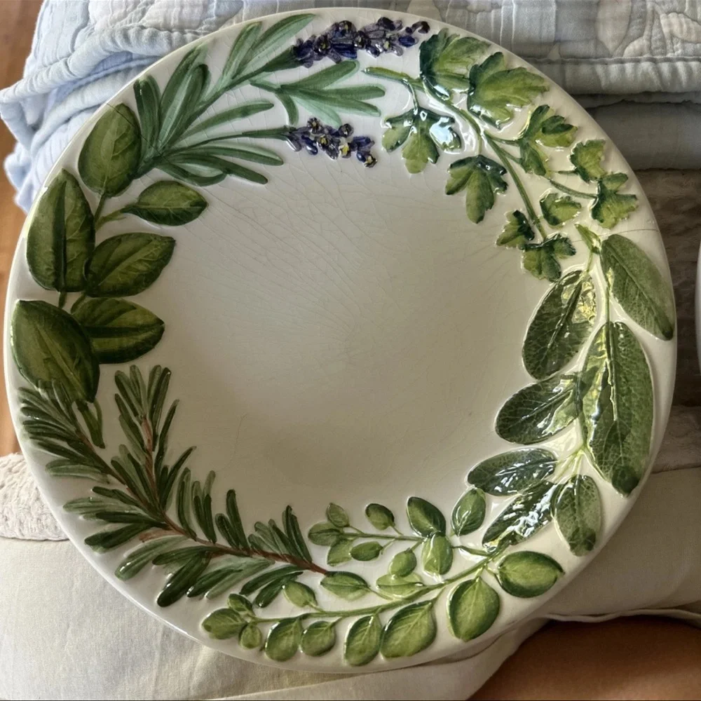 BASSANO CERAMIC HERBS 3D Plate 23cm FROM ITALY Williams-Sonoma Hand Painted